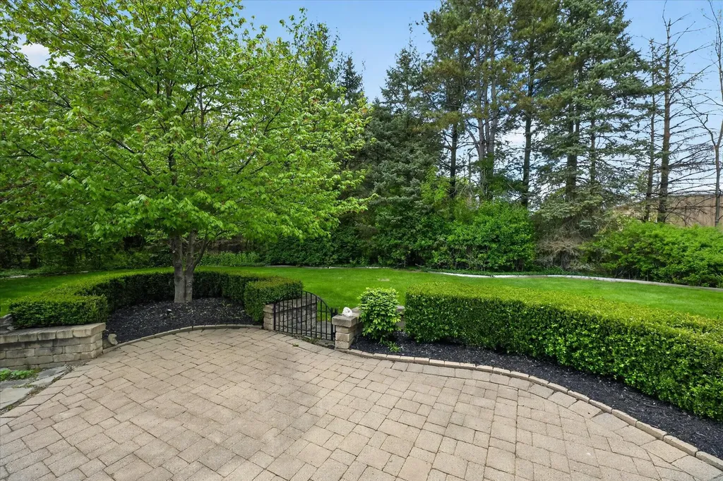 1452 Lockmoor Drive Troy City MI 48084