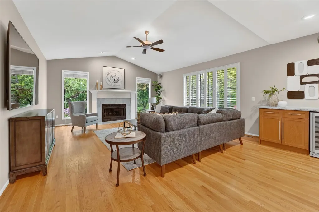 1452 Lockmoor Drive Troy City MI 48084