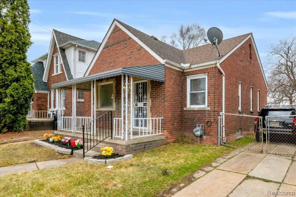 8603 Whitcomb Detroit City MI 48228