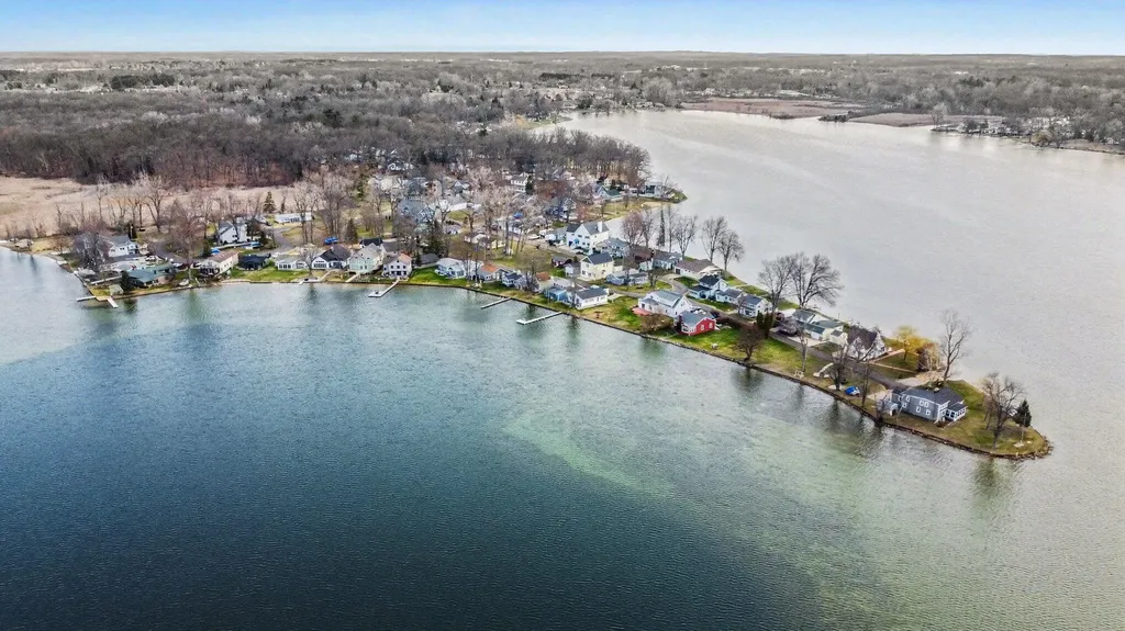 211 North Drive Columbia Township MI 49230