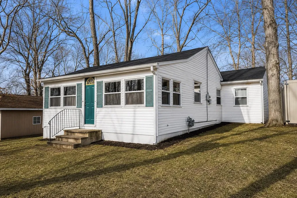 211 North Drive Columbia Township MI 49230