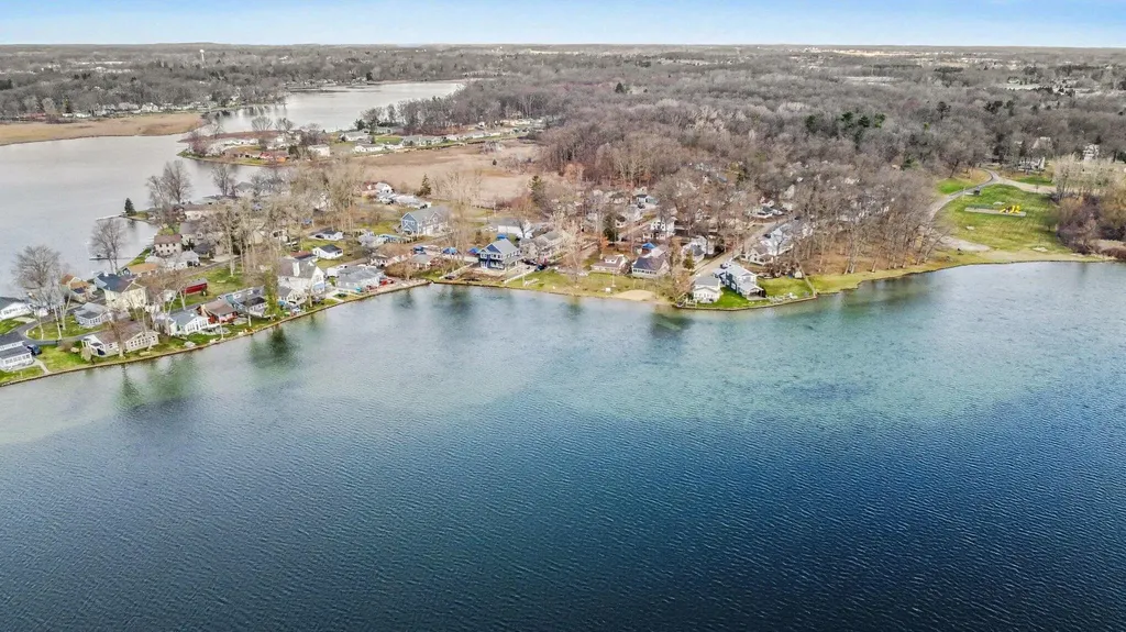 211 North Drive Columbia Township MI 49230