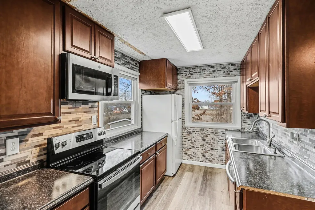 211 North Drive Columbia Township MI 49230