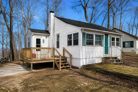211 North Drive Columbia Township MI 49230
