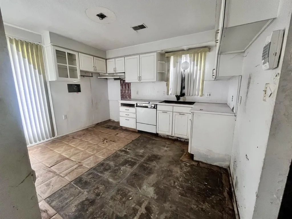 20043 Wyoming Avenue Detroit City MI 48221