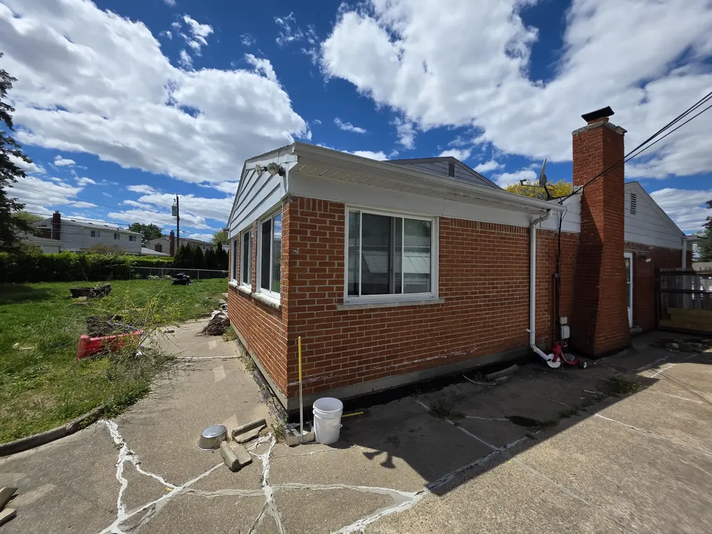 35340 Monza Court Sterling Heights City MI 48312