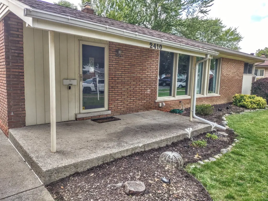 2410 Middlefield Road Trenton City MI 48183