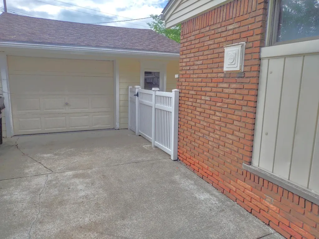 2410 Middlefield Road Trenton City MI 48183