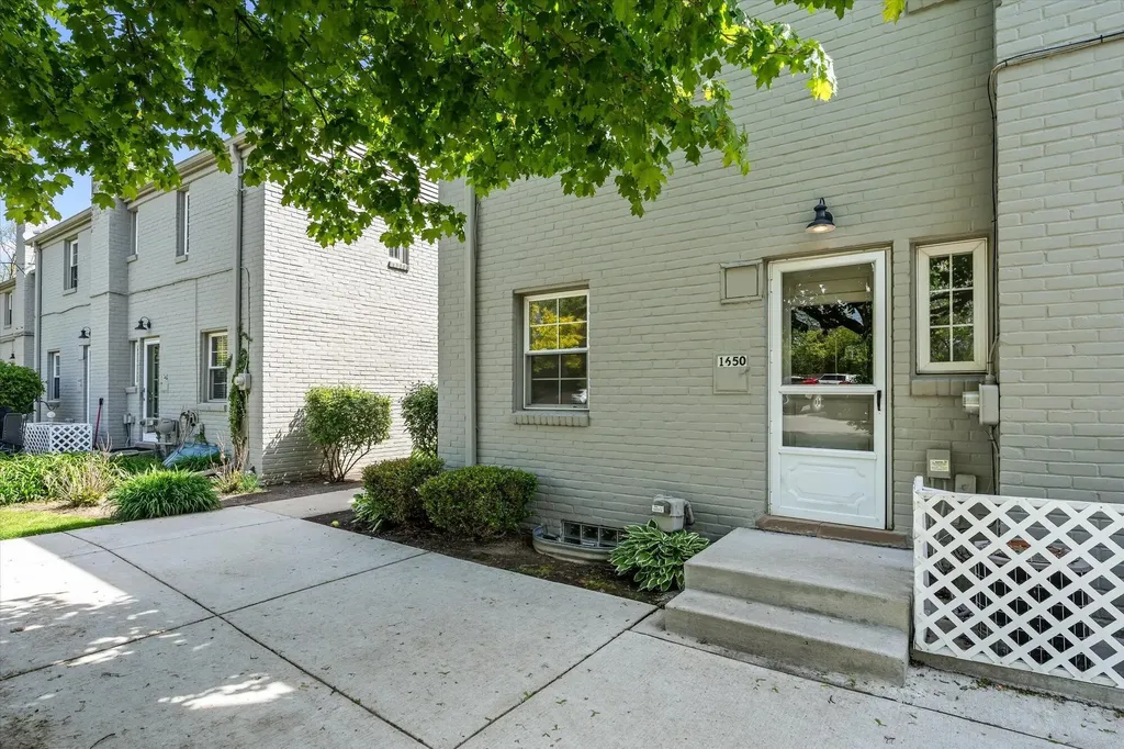 1650 Graefield Road Birmingham City MI 48009