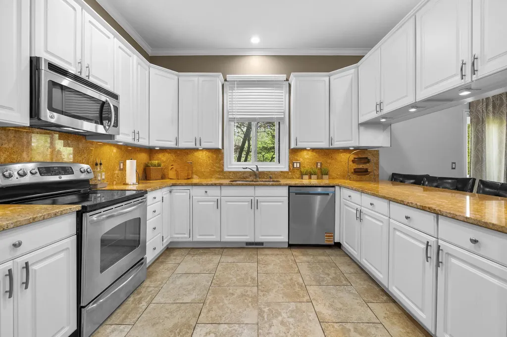 2119 Rochelle Park Drive Rochester Hills City MI 48309