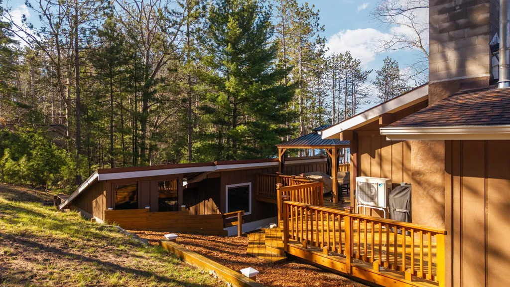 8838 Lakeshore Trail Montmorency Township MI 49709