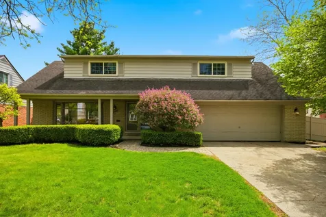 653 Perrien Place Grosse Pointe Woods City MI 48236