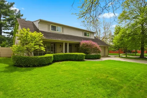 653 Perrien Place Grosse Pointe Woods City MI 48236