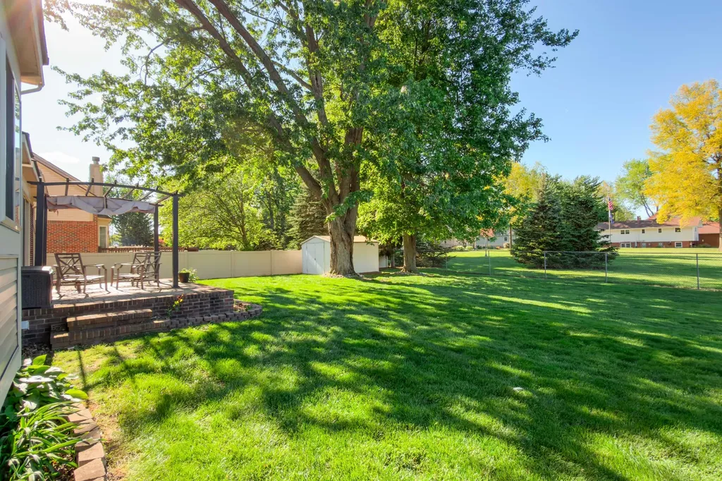 22006 Cherrywood Road Woodhaven City MI 48183