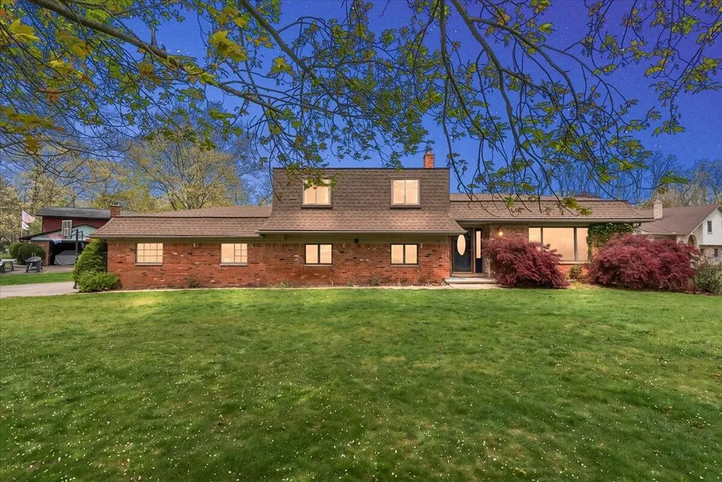 6079 Venice Drive Commerce Charter Township MI 48382