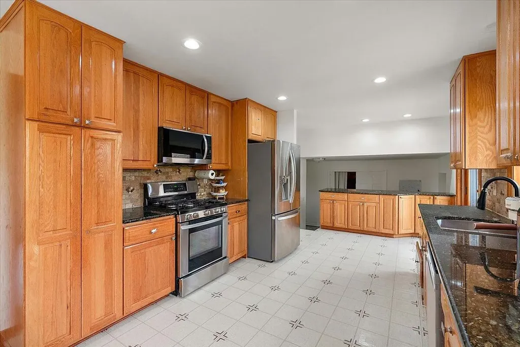6079 Venice Drive Commerce Charter Township MI 48382