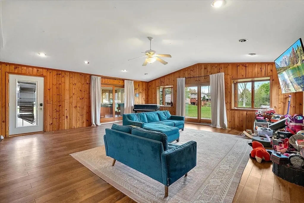 6079 Venice Drive Commerce Charter Township MI 48382