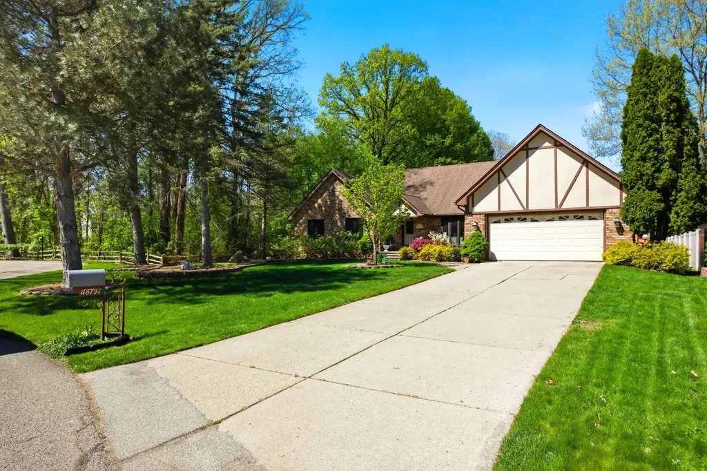 48797 Lansdowne Court Shelby Charter Township MI 48317