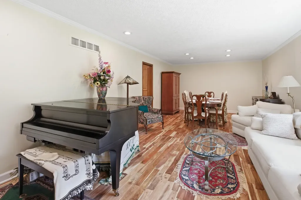 48797 Lansdowne Court Shelby Charter Township MI 48317