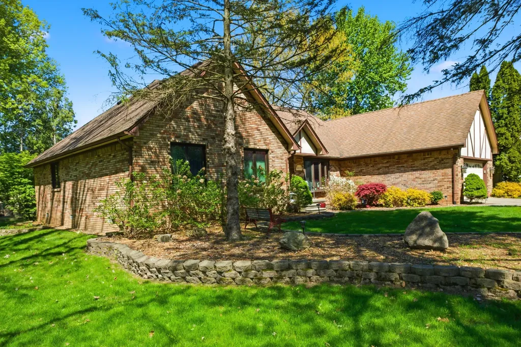 48797 Lansdowne Court Shelby Charter Township MI 48317
