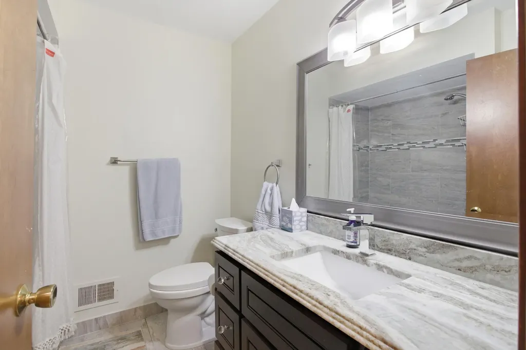 48797 Lansdowne Court Shelby Charter Township MI 48317