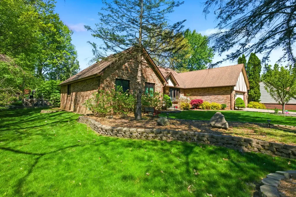 48797 Lansdowne Court Shelby Charter Township MI 48317