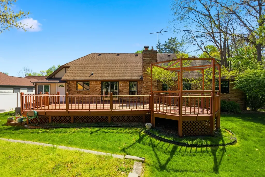 48797 Lansdowne Court Shelby Charter Township MI 48317