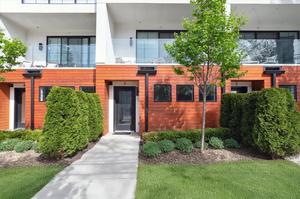 533 E Harrison Royal Oak City MI 48067