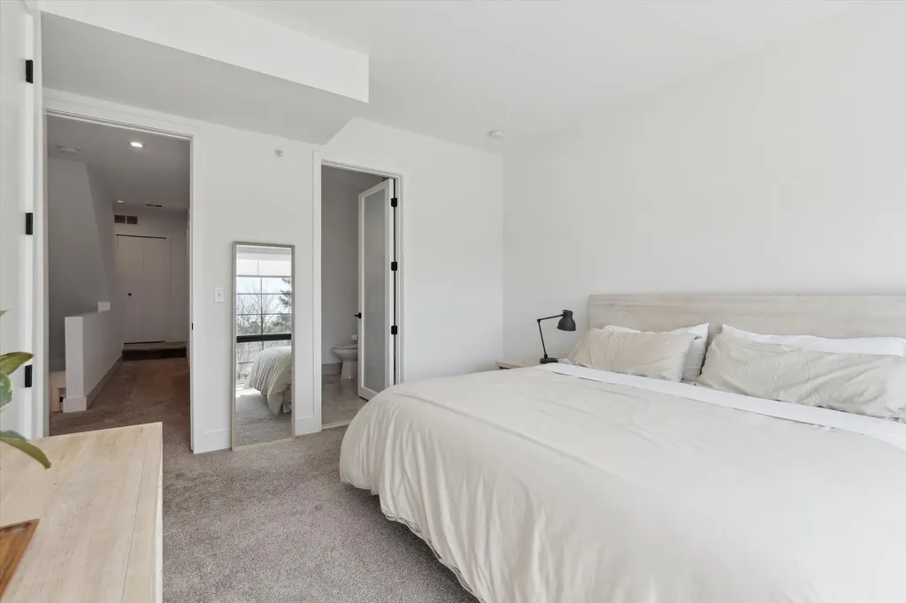 533 E Harrison Royal Oak City MI 48067