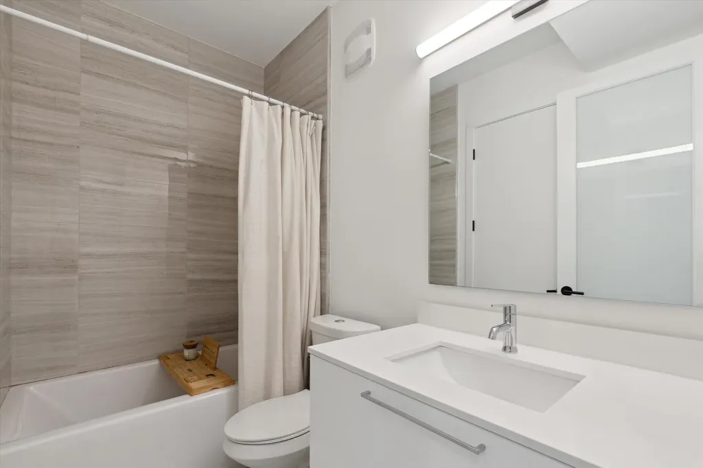 533 E Harrison Royal Oak City MI 48067