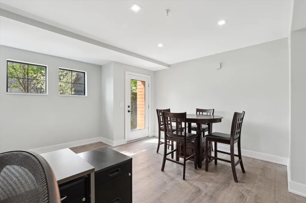 533 E Harrison Royal Oak City MI 48067