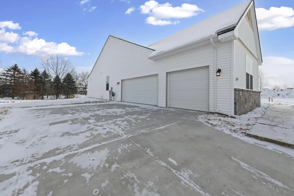 28510 Coyote Court Lyon Charter Township MI 48165