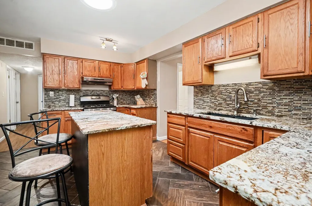 22531 Leewright Avenue Southfield City MI 48033