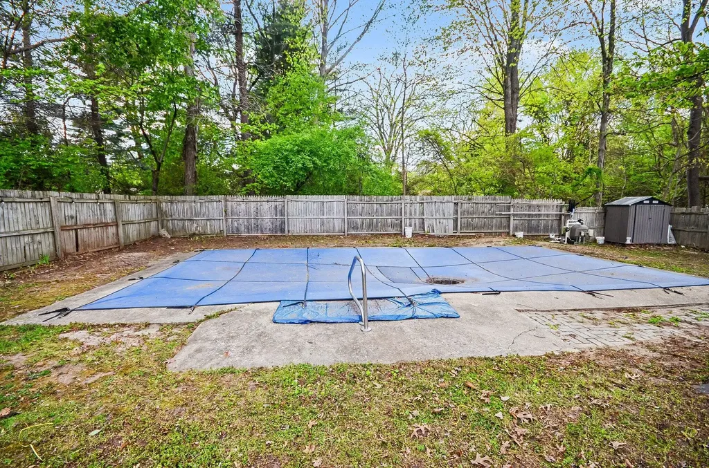 22531 Leewright Avenue Southfield City MI 48033