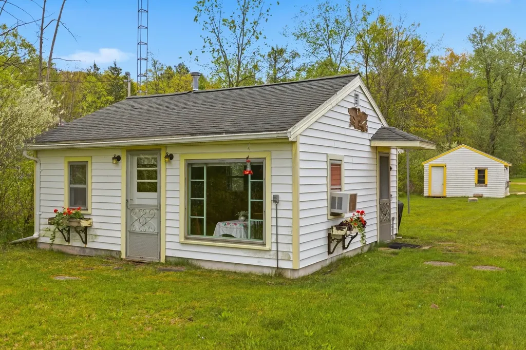 1196 Lakeview Drive Napoleon Township MI 49230