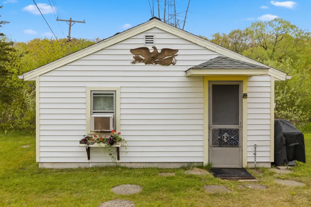 1196 Lakeview Drive Napoleon Township MI 49230