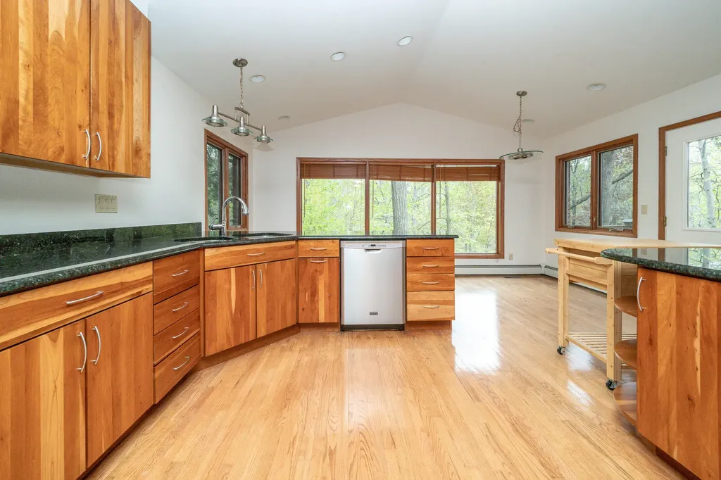 34150 Hunters Row Farmington Hills City MI 48331
