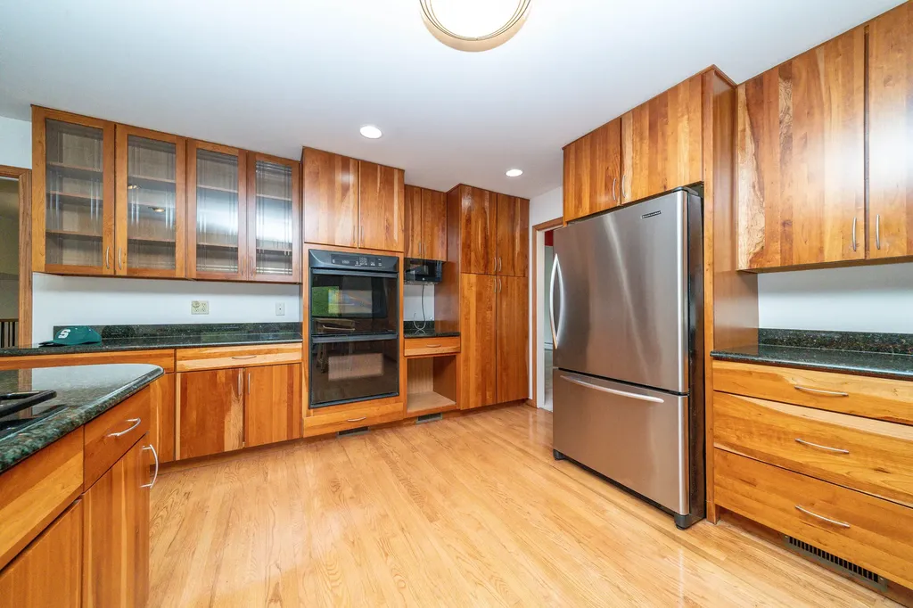 34150 Hunters Row Farmington Hills City MI 48331
