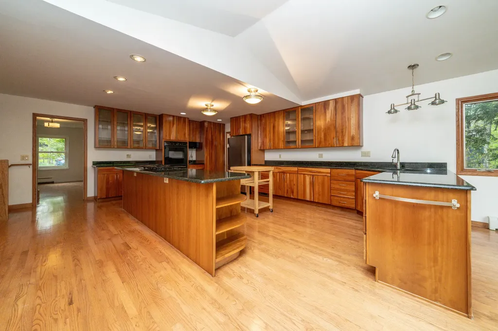 34150 Hunters Row Farmington Hills City MI 48331