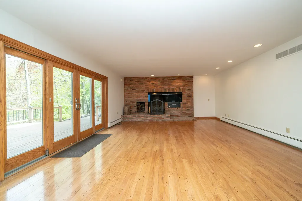 34150 Hunters Row Farmington Hills City MI 48331
