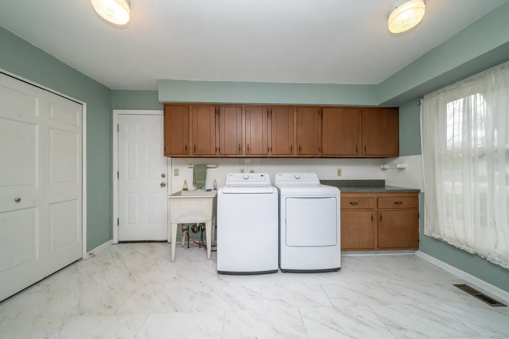 34150 Hunters Row Farmington Hills City MI 48331