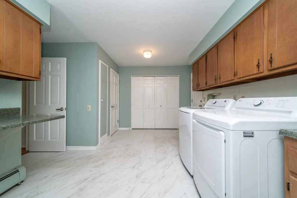 34150 Hunters Row Farmington Hills City MI 48331
