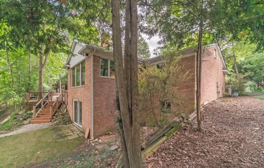 34150 Hunters Row Farmington Hills City MI 48331
