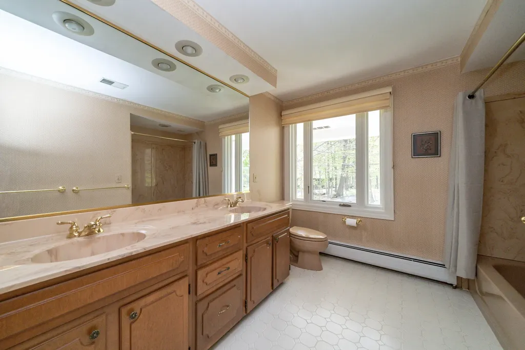 34150 Hunters Row Farmington Hills City MI 48331
