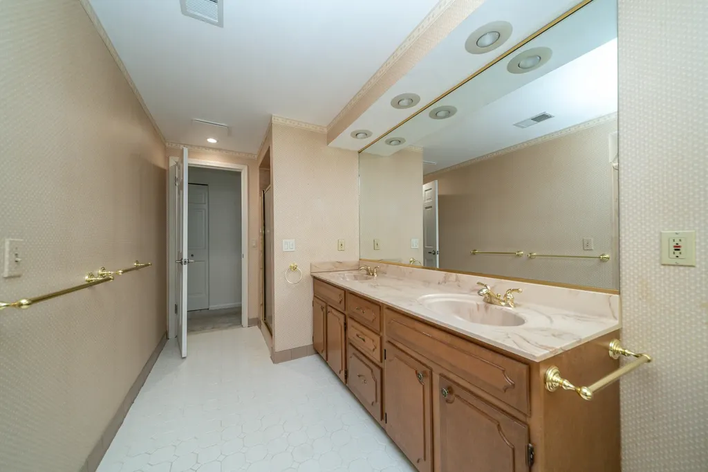 34150 Hunters Row Farmington Hills City MI 48331
