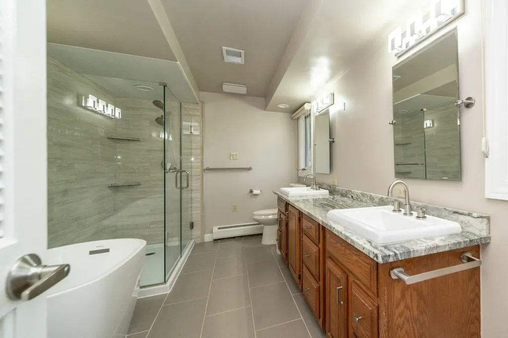 34150 Hunters Row Farmington Hills City MI 48331