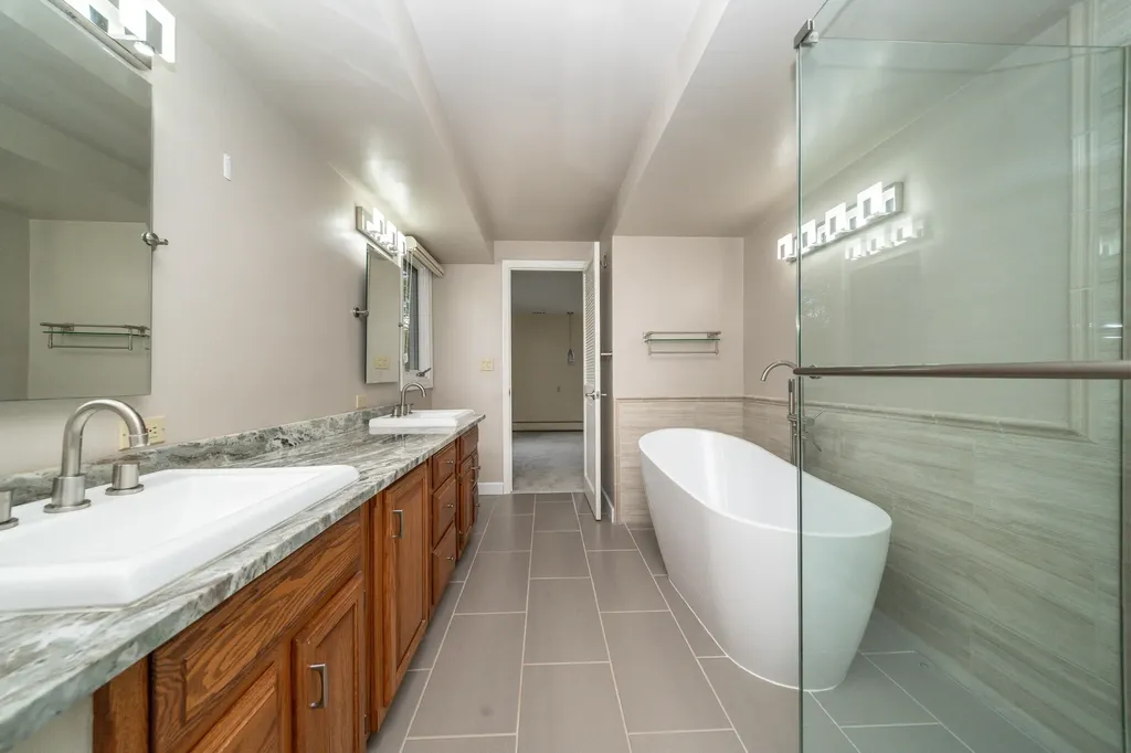 34150 Hunters Row Farmington Hills City MI 48331