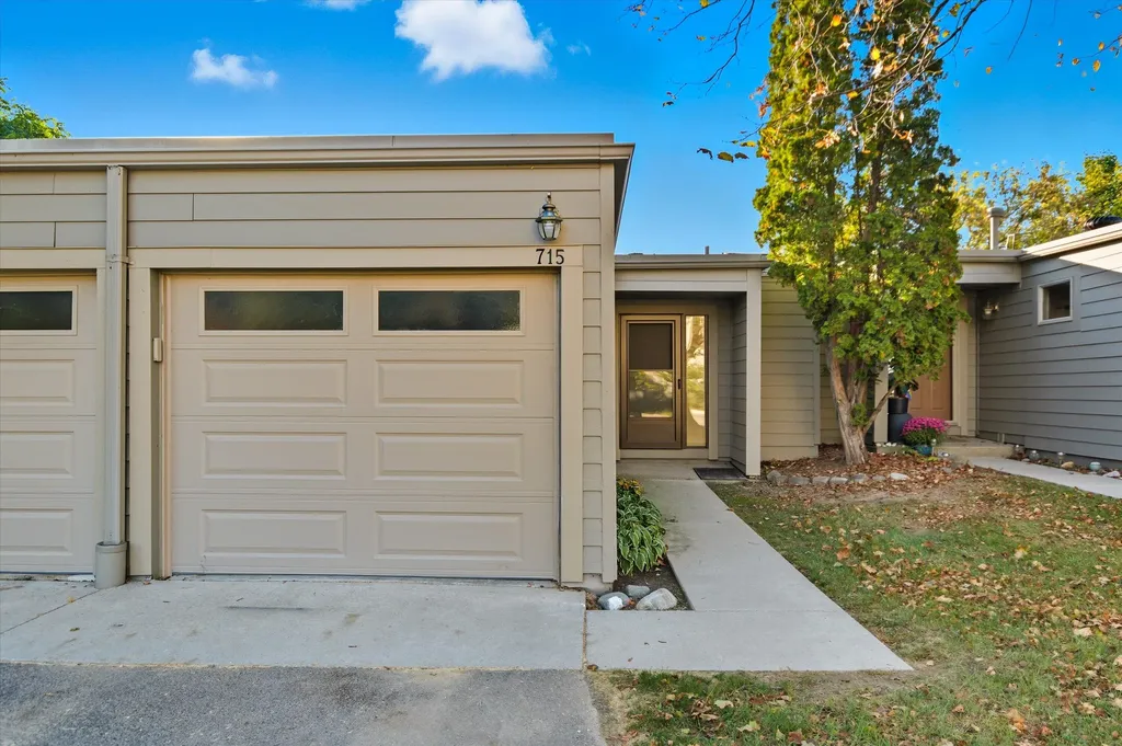 715 Skynob Drive Ann Arbor City MI 48105