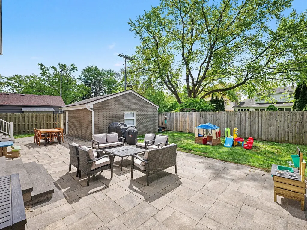 2928 Vinsetta Boulevard Royal Oak City MI 48073