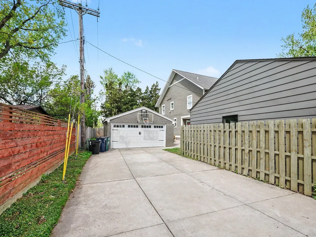 2928 Vinsetta Boulevard Royal Oak City MI 48073